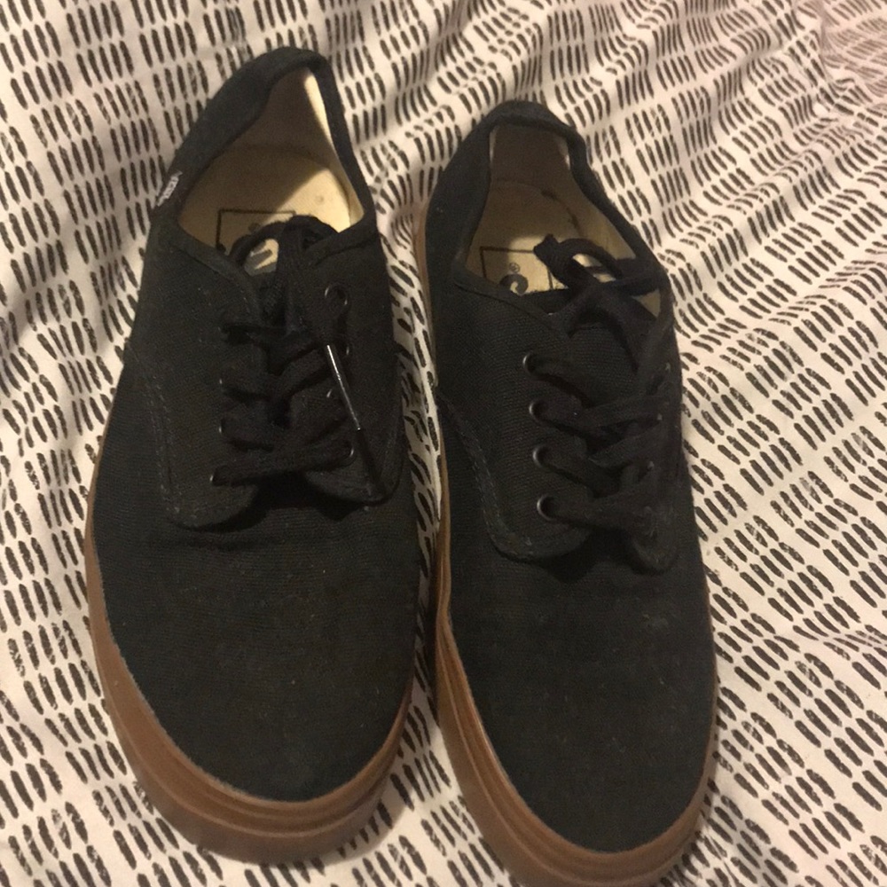 Black and Gum vans